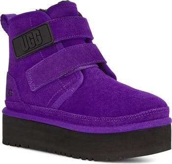 Ugg big newest kids Neumel platform strap size 4.