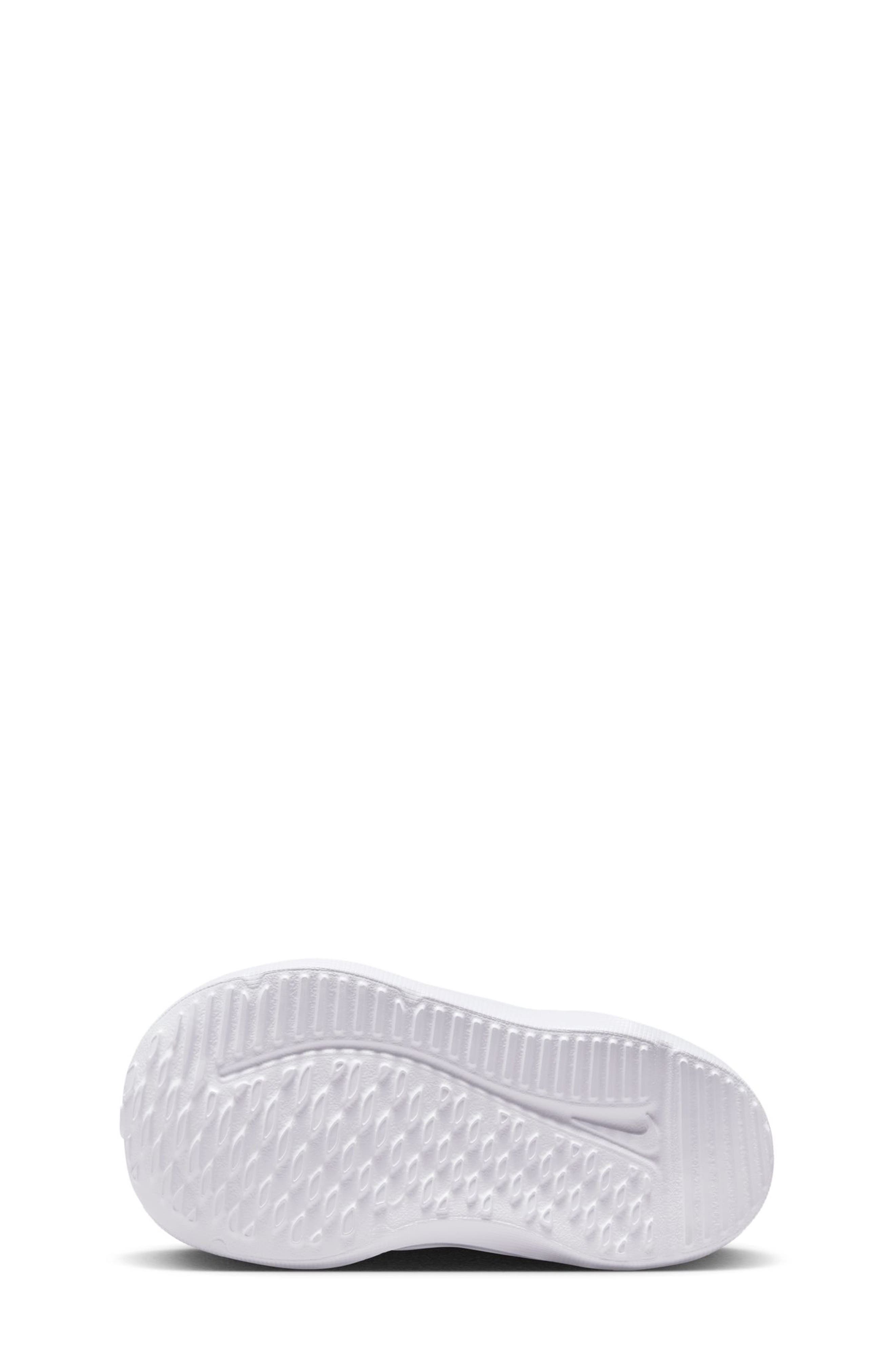 Nike Cosmic Runner Running Shoe, Alternate, color, 003 Black/White