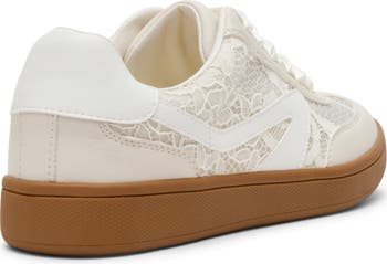 Voyage Sneaker