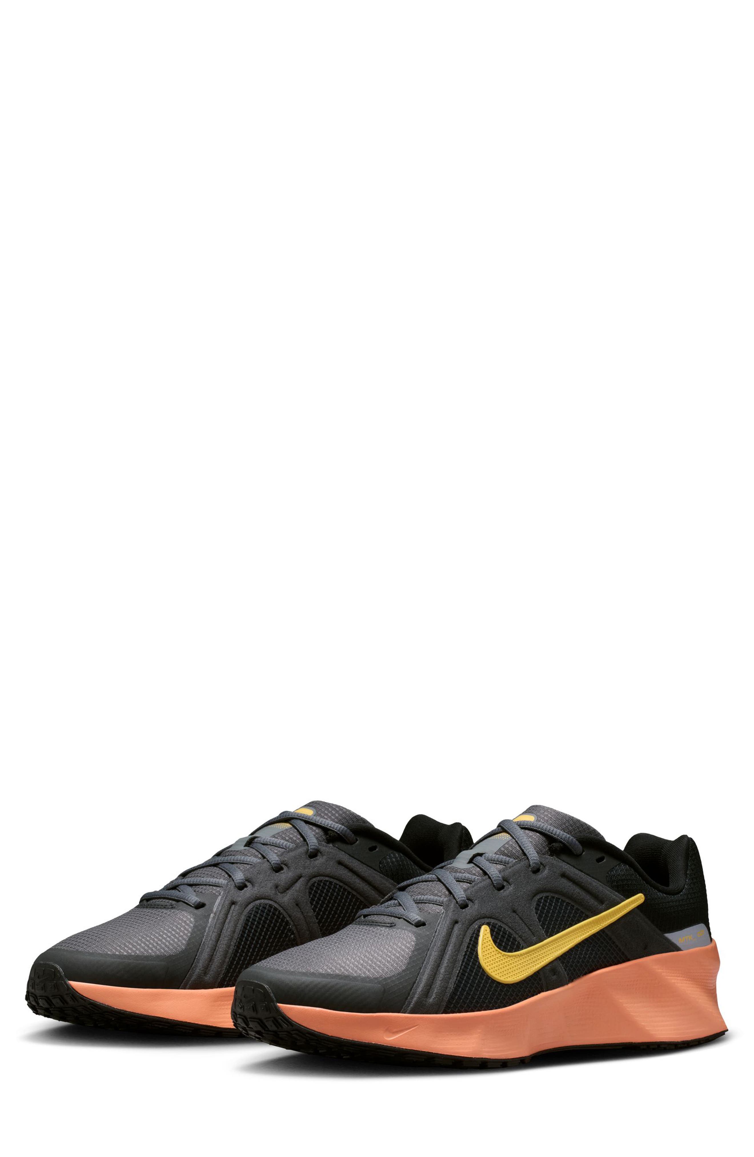 Nike Metro Tek Sneaker