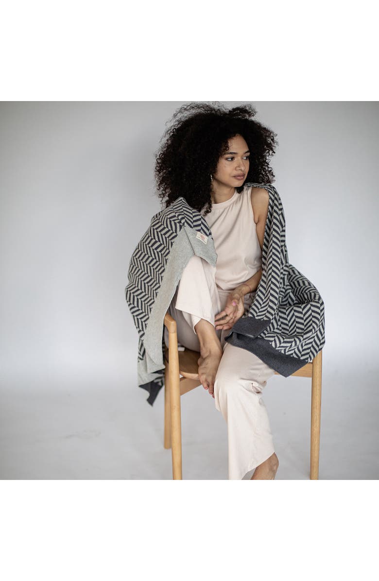 Pink Lemonade Zima Organic Cotton Throw Blanket, Alternate, color, Dark Grey