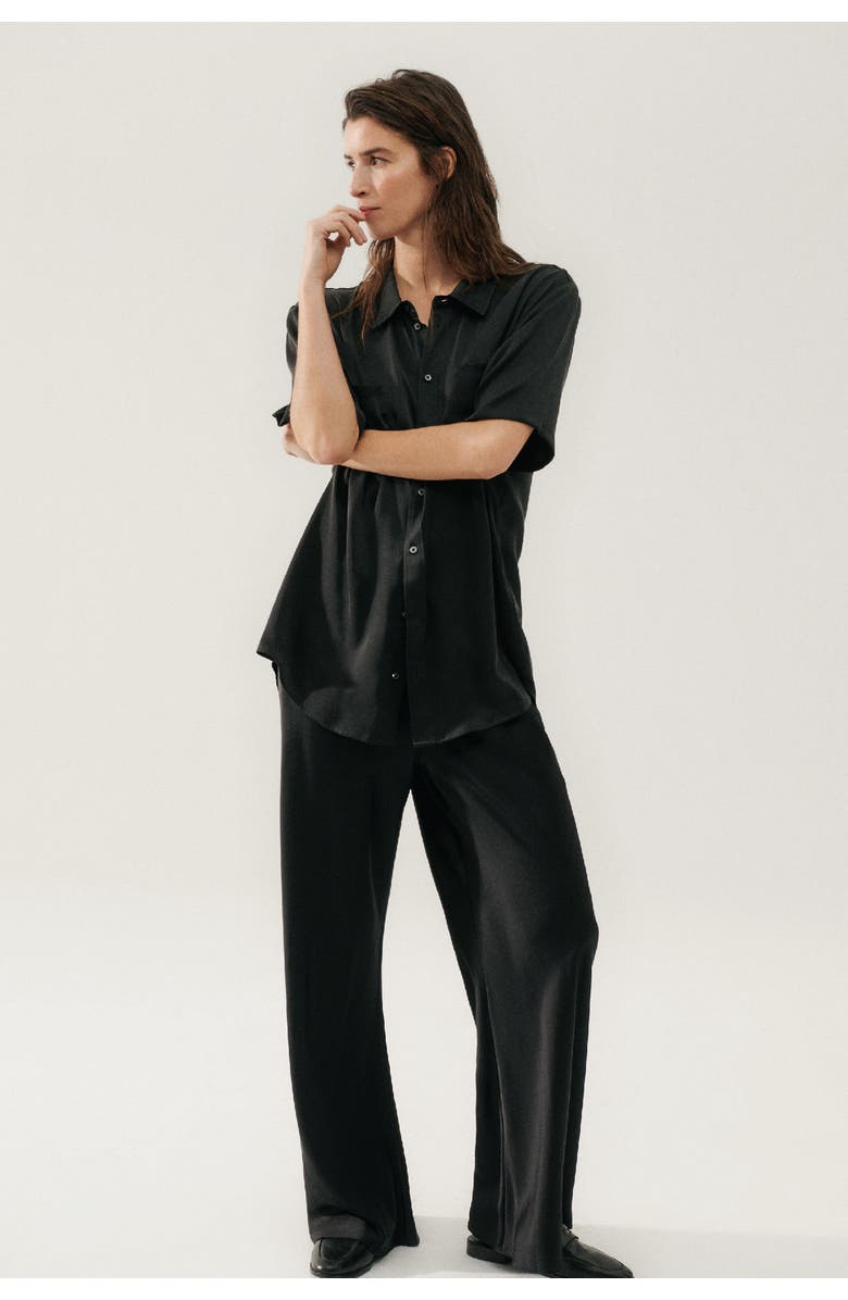 SILK LAUNDRY SHORT SLEEVE BOYFRIEND SHIRT BLACK, Alternate, color, 