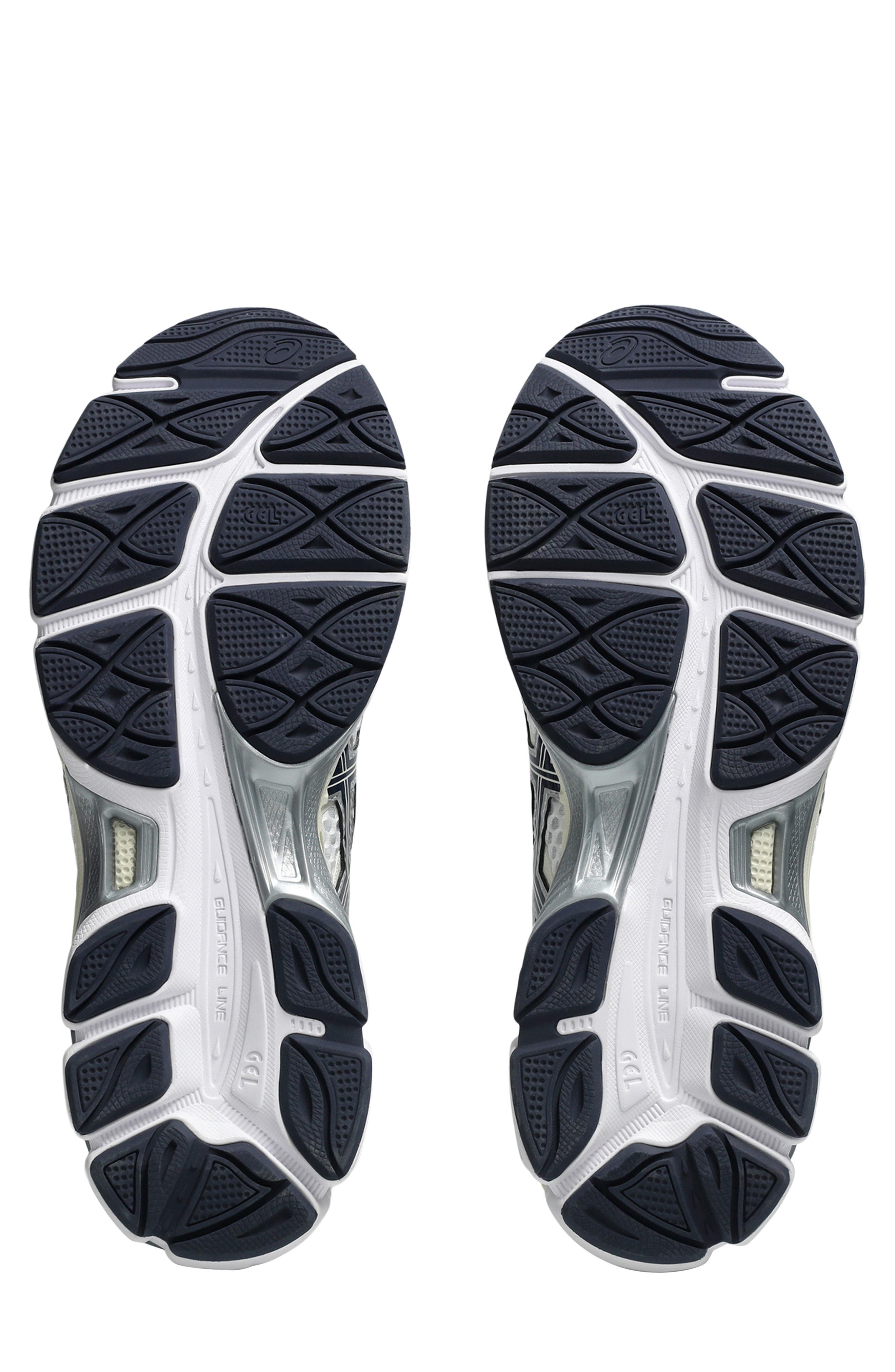 ASICS<sup>®</sup> Gender Inclusive GEL-CUMULUS<sup>®</sup> 16 Sneaker, Alternate, color, White/ Midnight