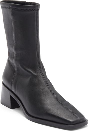 Paulina Boot