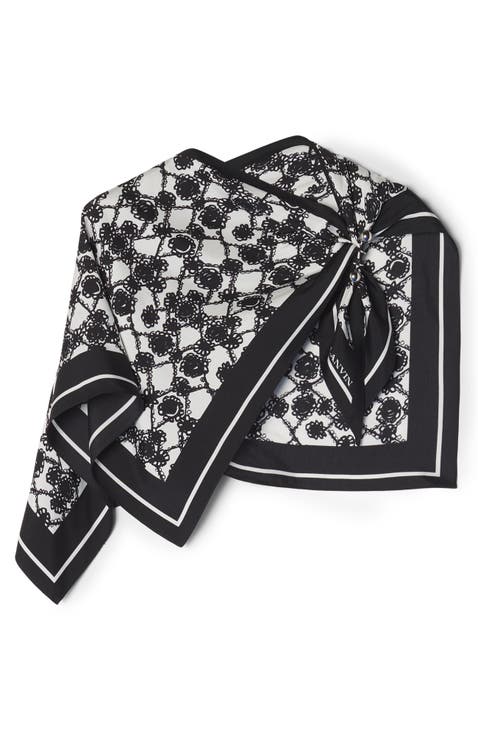 Marguerite Motif Top With Jewelry Fastener