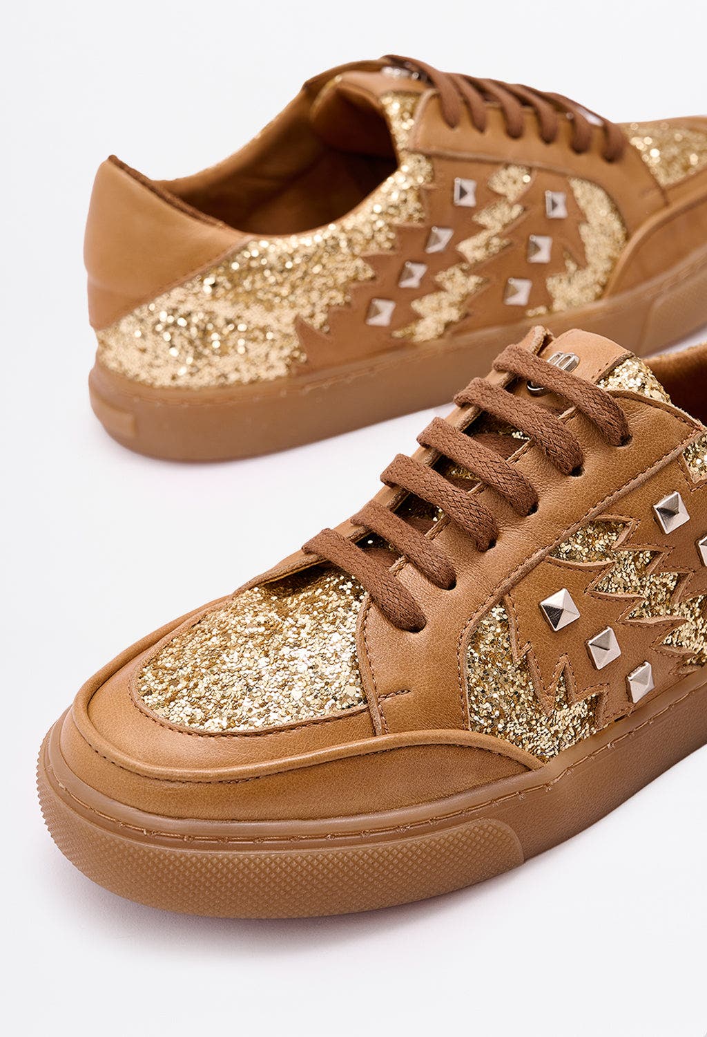 She's got this Sneaker, Alternate, color, Black