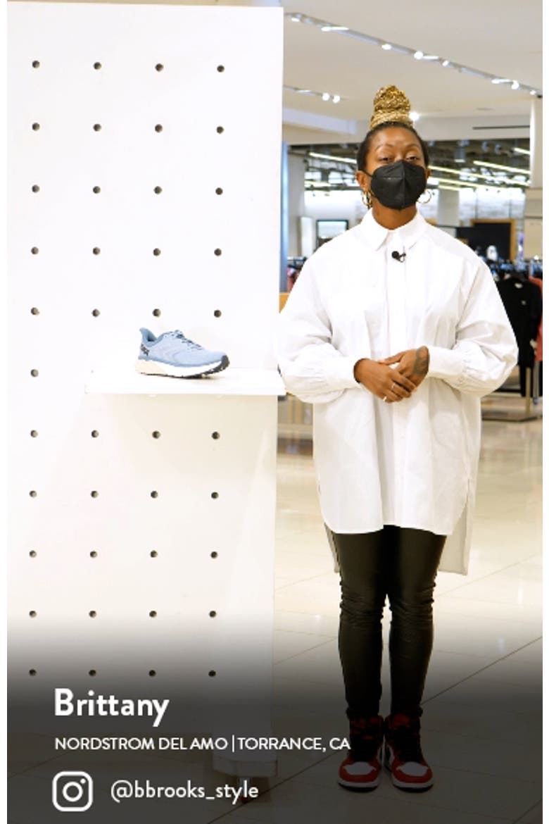 Arahi 5 Running Shoe video