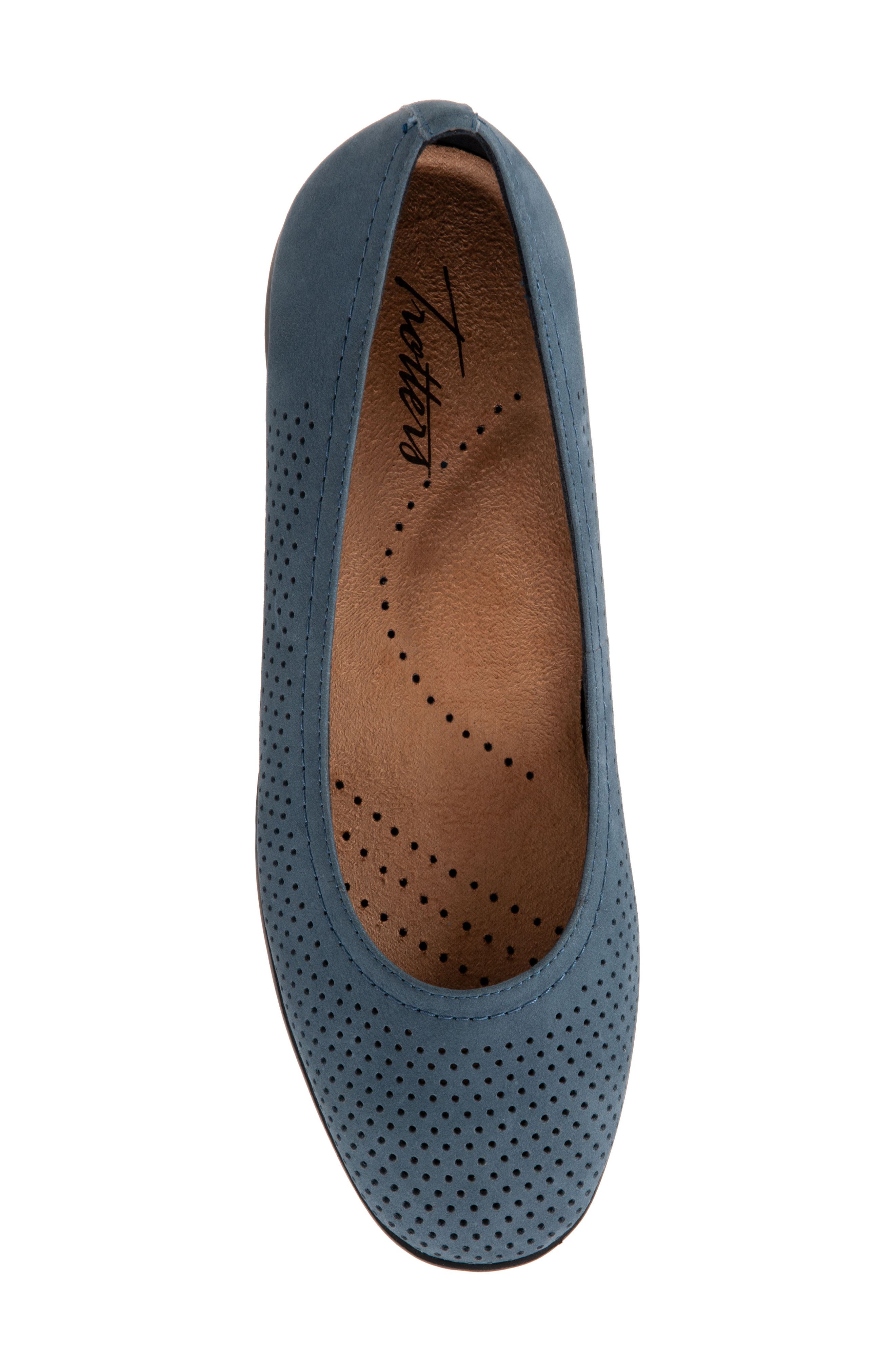 Trotters Darcey Skimmer Flat, Alternate, color, 