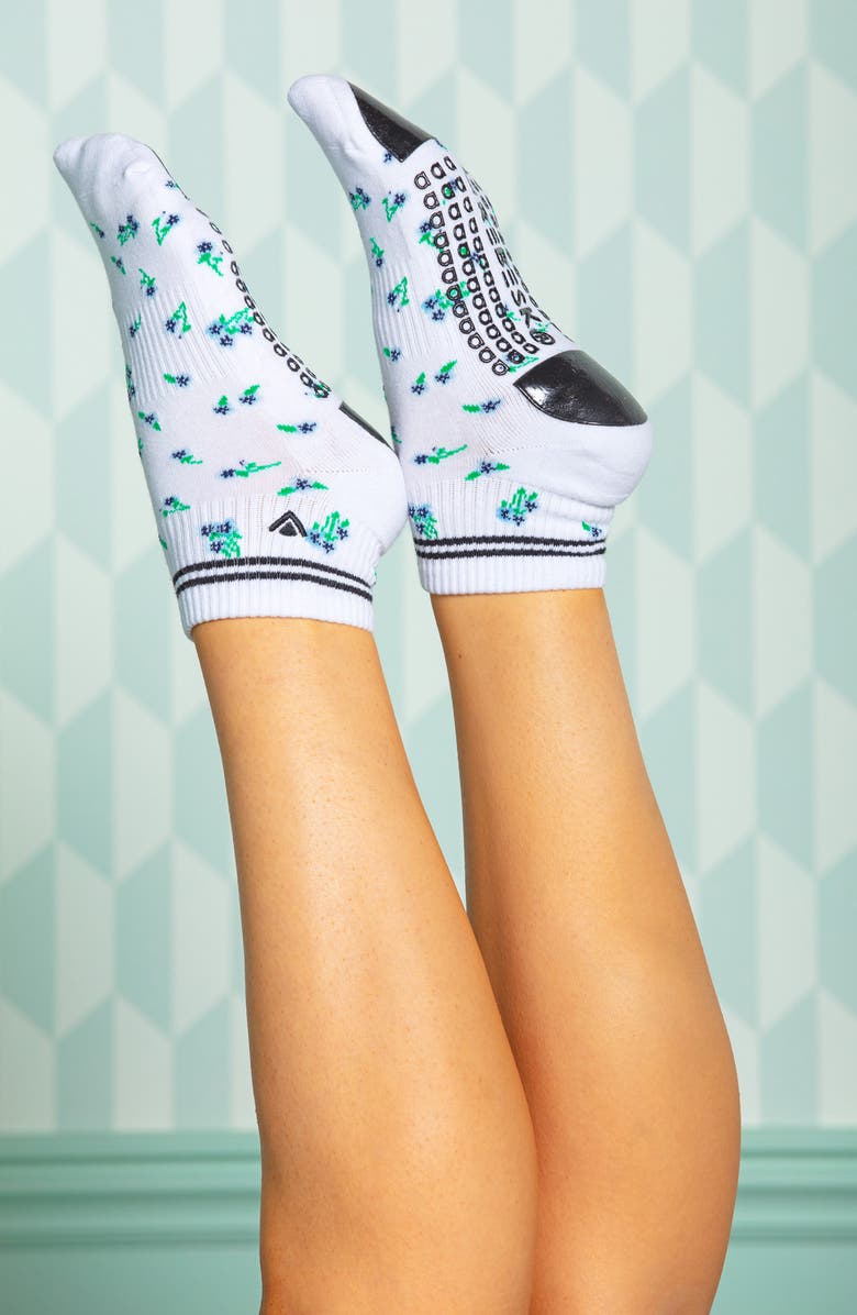 Arebesk Assorted 2-Pack Gripper Ankle Socks, Alternate, color, Blue Flower- Black