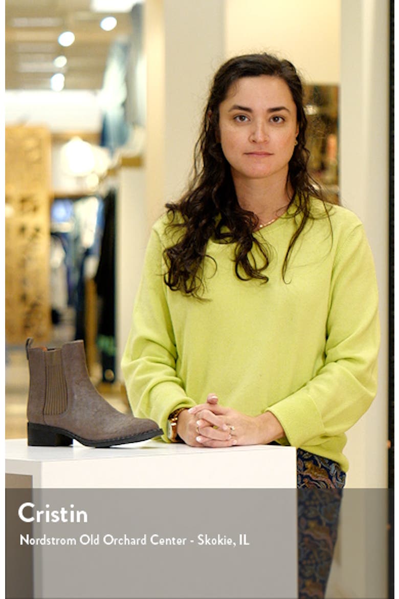 Signature Double Gore Chelsea Boot video