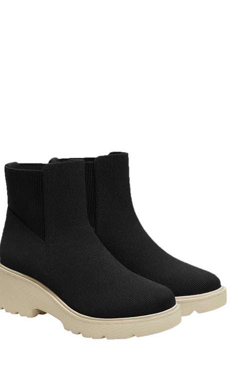 Everly Round-Toe Chunky Platform Travel Boots