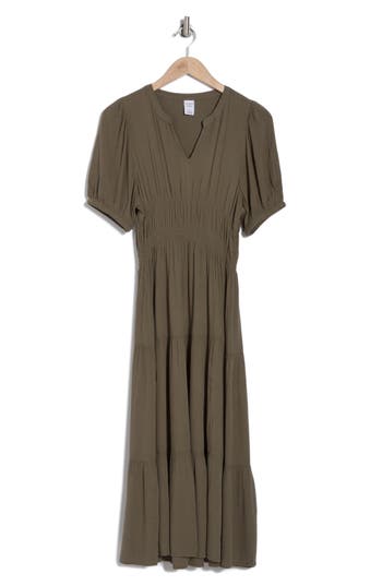 Melrose And Market Crinkled Short Sleeve Tiered Midi Dress In Olive Kalamata