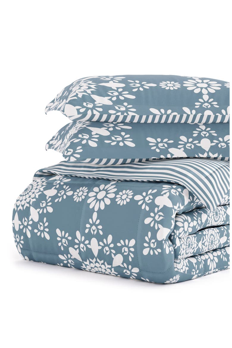 Premium Ultra Soft Daisy Medallion Reversible Down-Alternative Comforter Set, Alternate, color, LIGHT BLUE