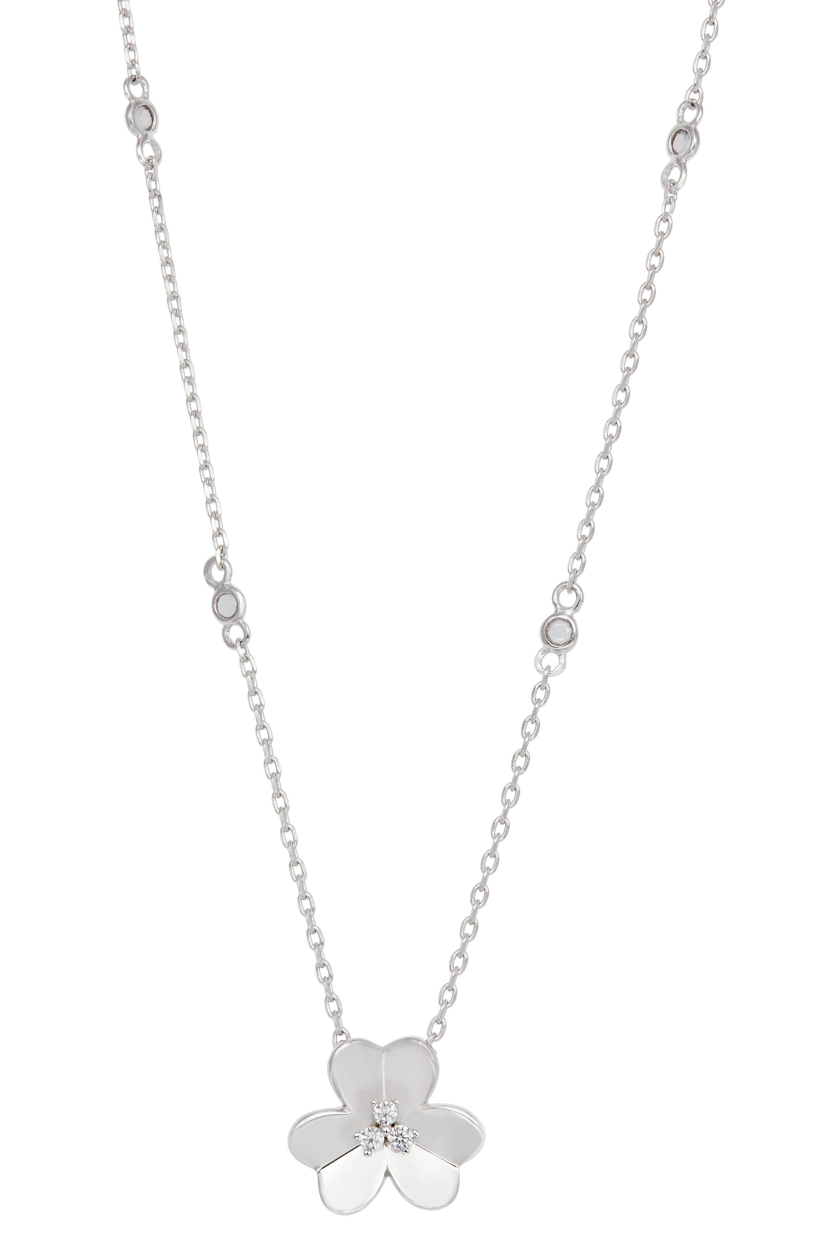 SAVVY CIE JEWELS Clover Pendant Necklace