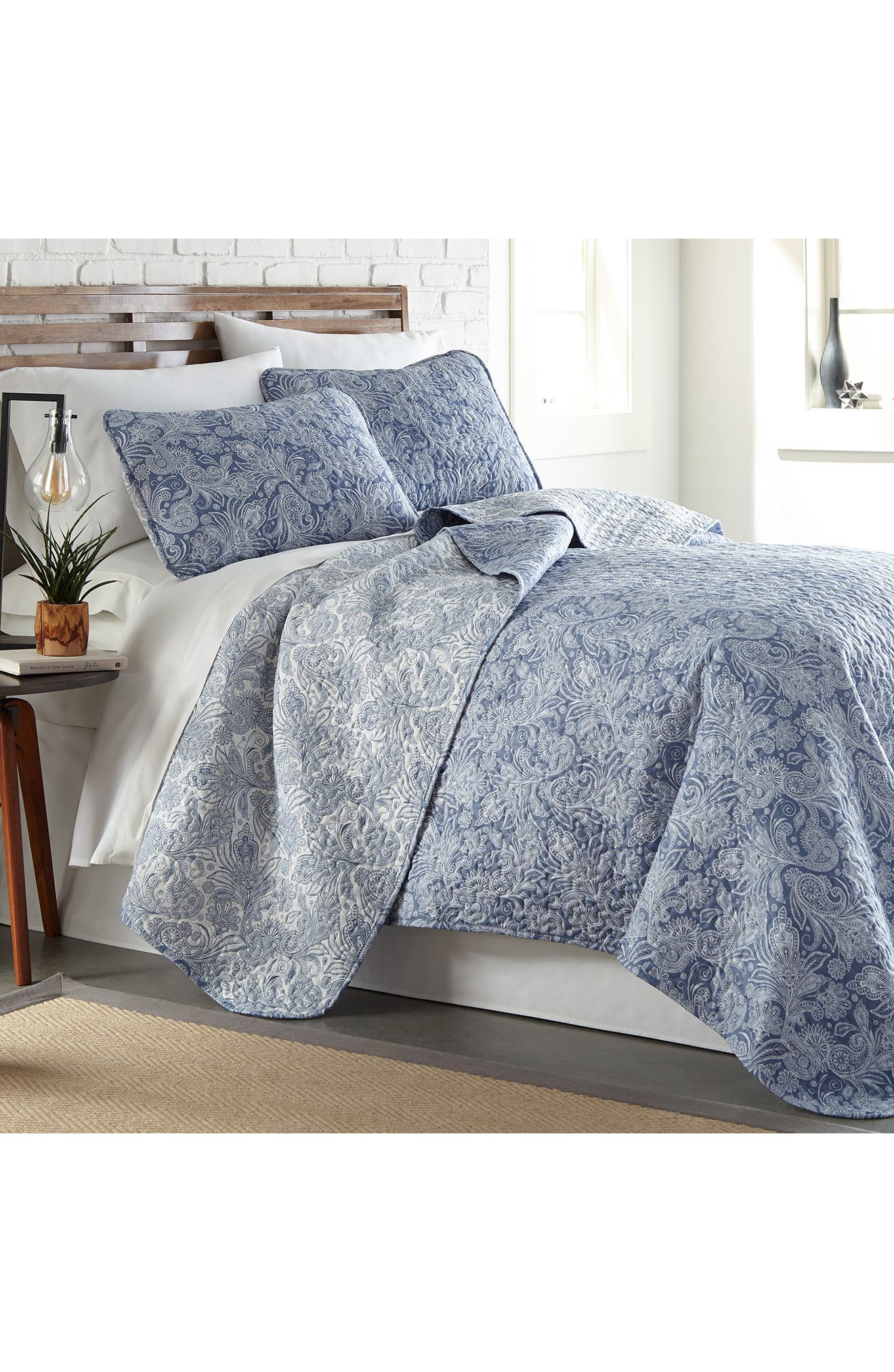 SOUTHSHORE FINE LINENS Perfect Paisley Collection - Luxury Premium Oversized Reversible Quilt Set