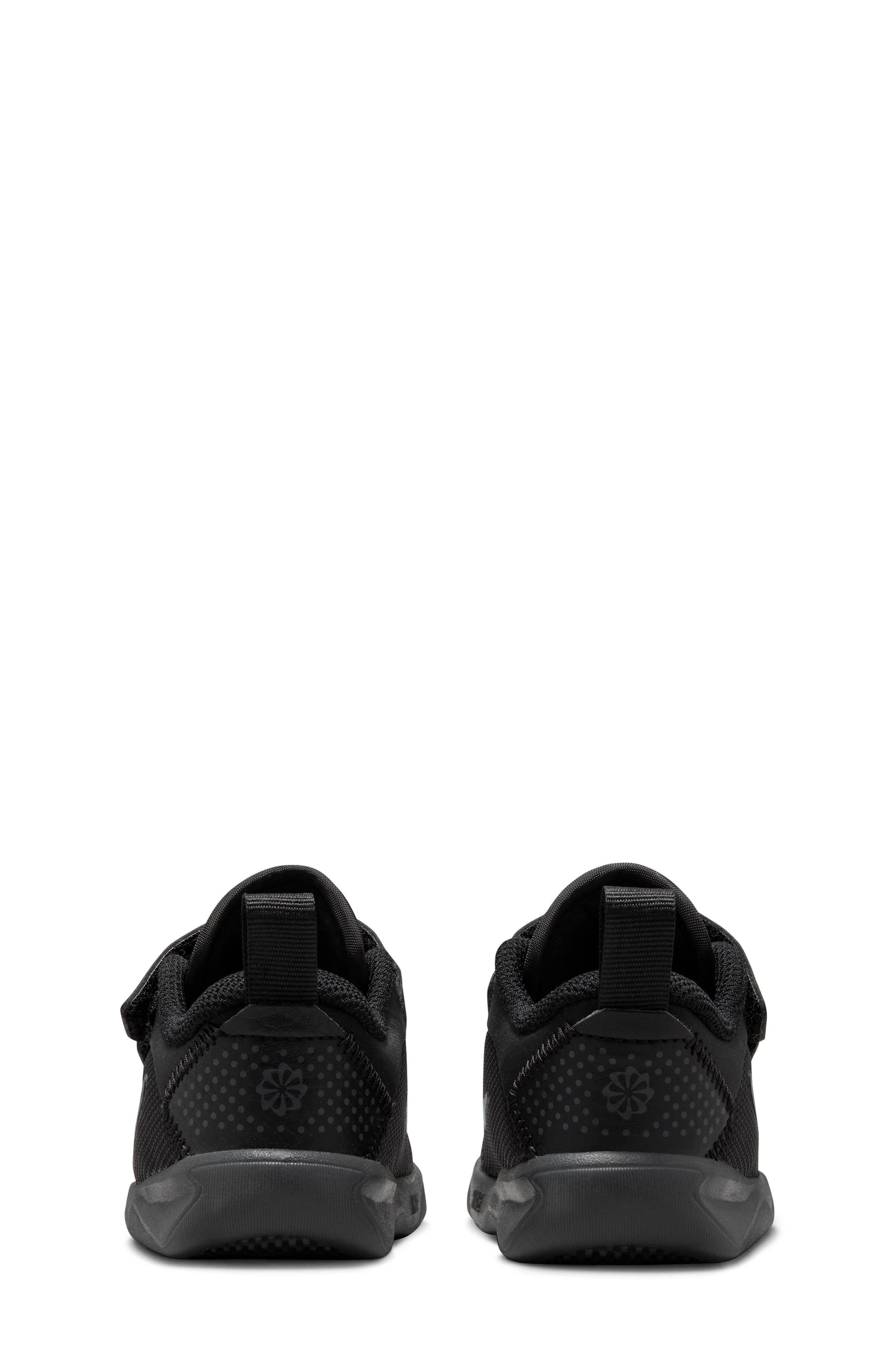 Nike Kids' Omni Multi-Court Sneaker, Alternate, color, 