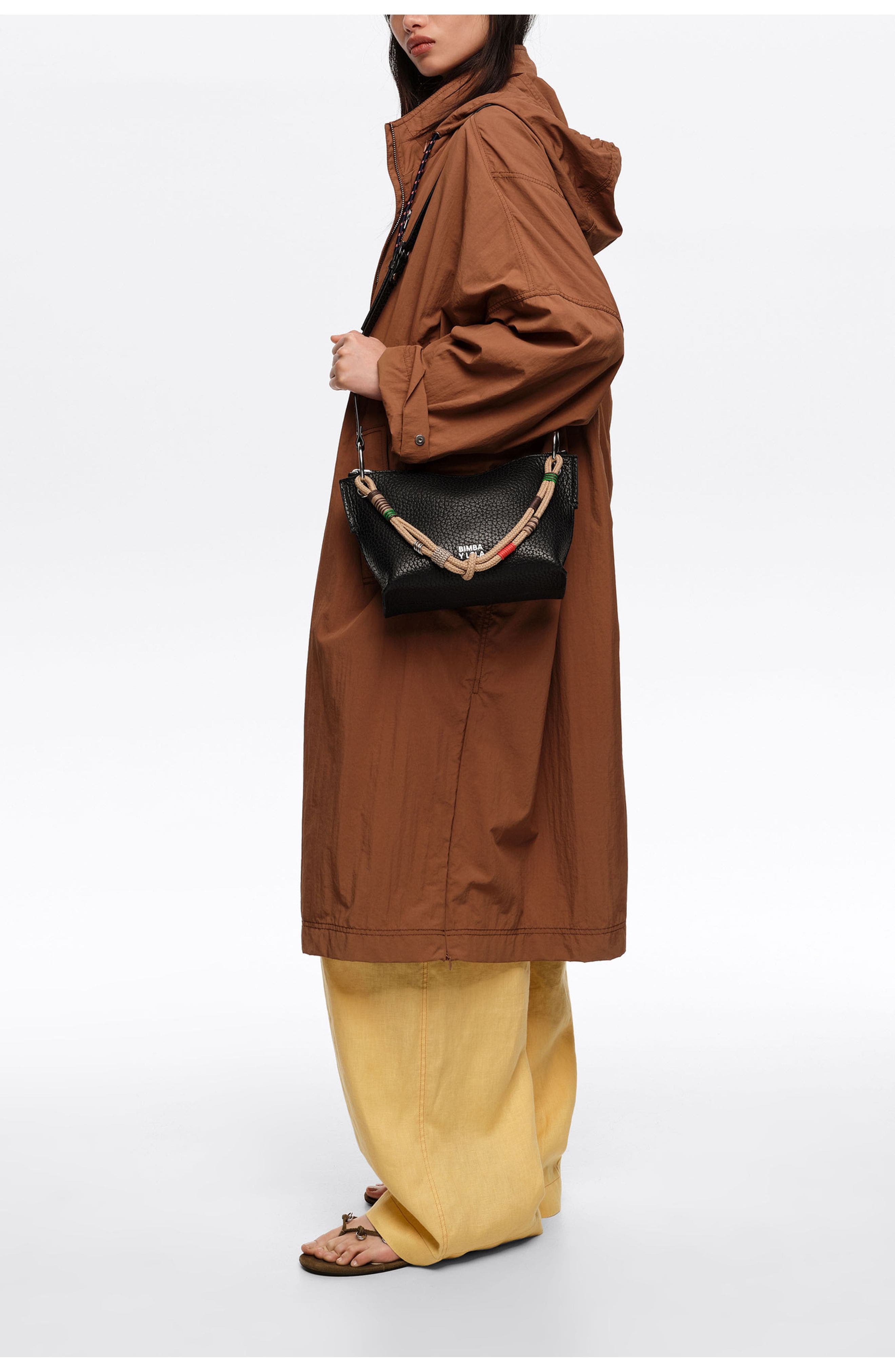 Bimba y Lola Medium Leather Trapezium Bag SS26, Alternate, color, Black