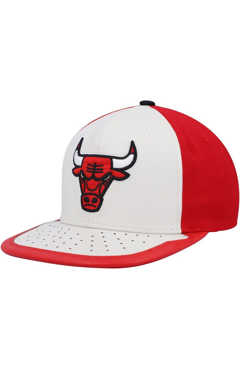 Mitchell & Ness Men's Mitchell & Ness White/Red Chicago Bulls Day One Snapback Hat, Main, color, White