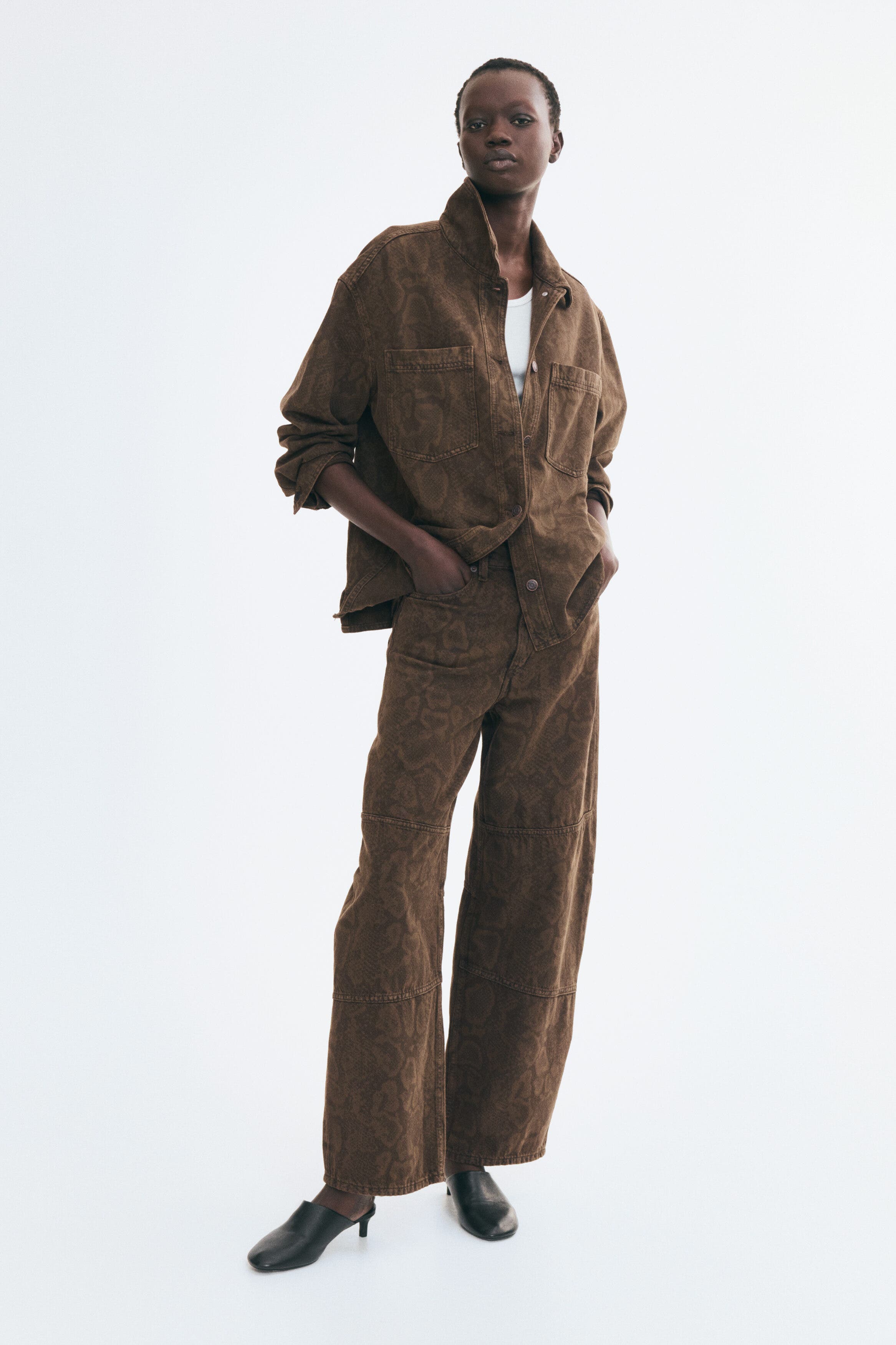 Dusty brown/snakeskin pattern
