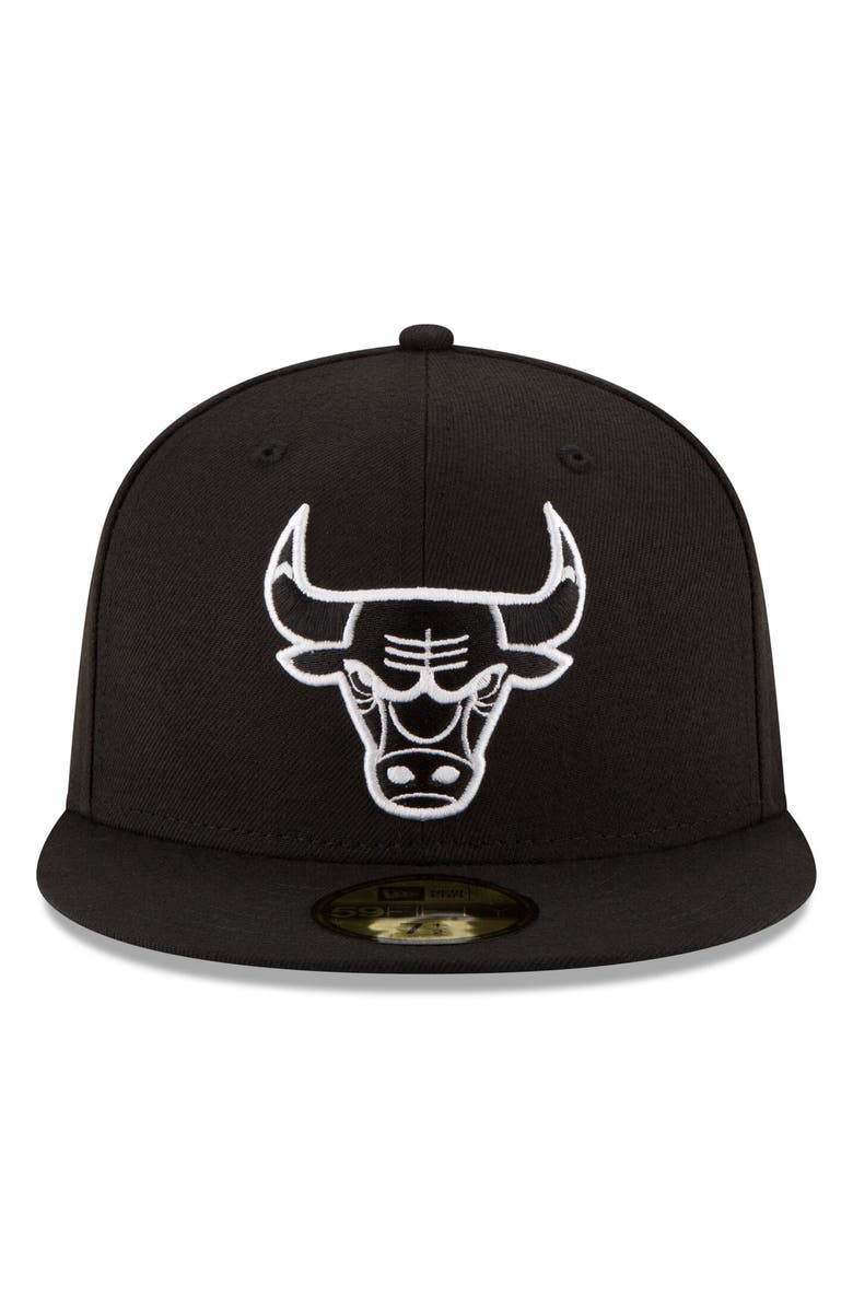New Era Men's New Era Black Chicago Bulls Black & White Logo 59FIFTY Fitted Hat, Alternate, color, Black