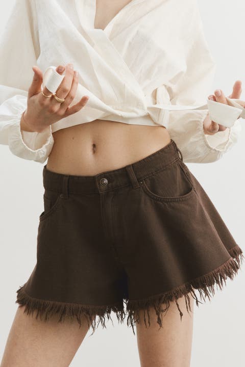 Frayed denim shorts