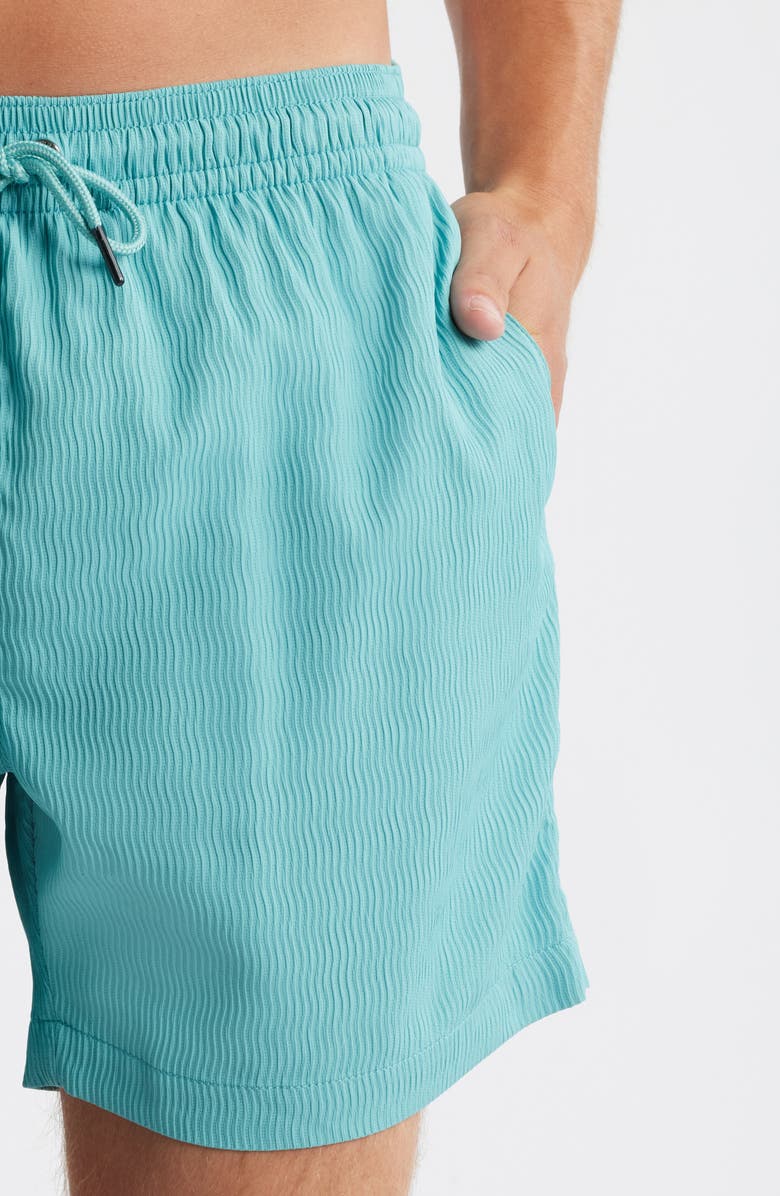 Chubbies The Hang Tens 5.5-Inch Textured Swim Trunks, Alternate, color, Open Green