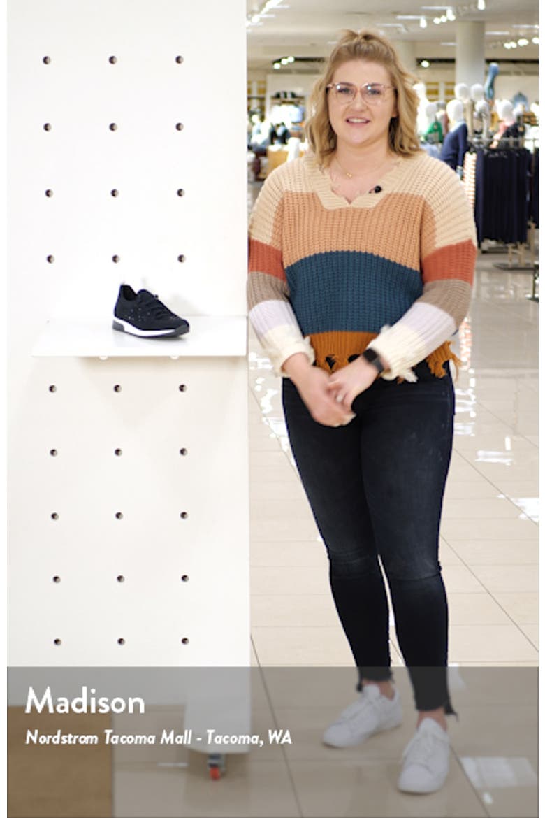 Lyssa Sneaker video