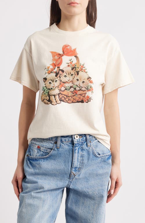 Shop Vinyl Icons Kitten Basket Graphic T-shirt In Marshmallow