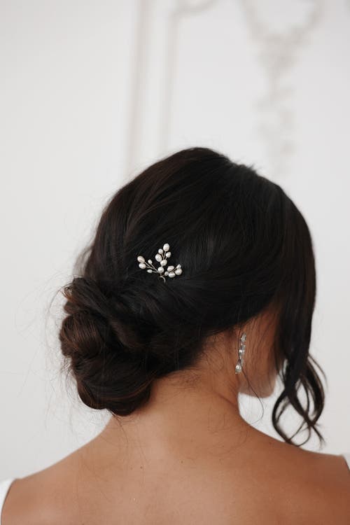 Untamed Petals Parker Pearl Hair Pin In Metallic