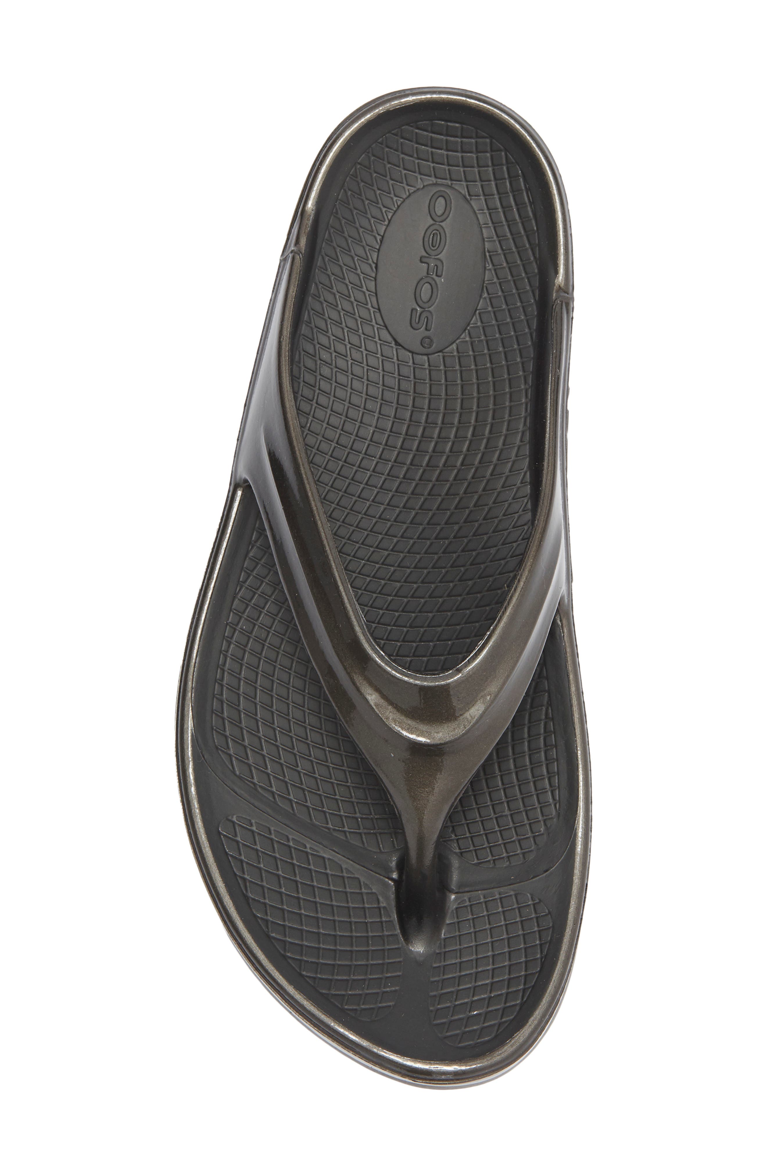 Oofos OOmega OOlala Luxe Flip Flop, Alternate, color, Black/ Titanium Mirror