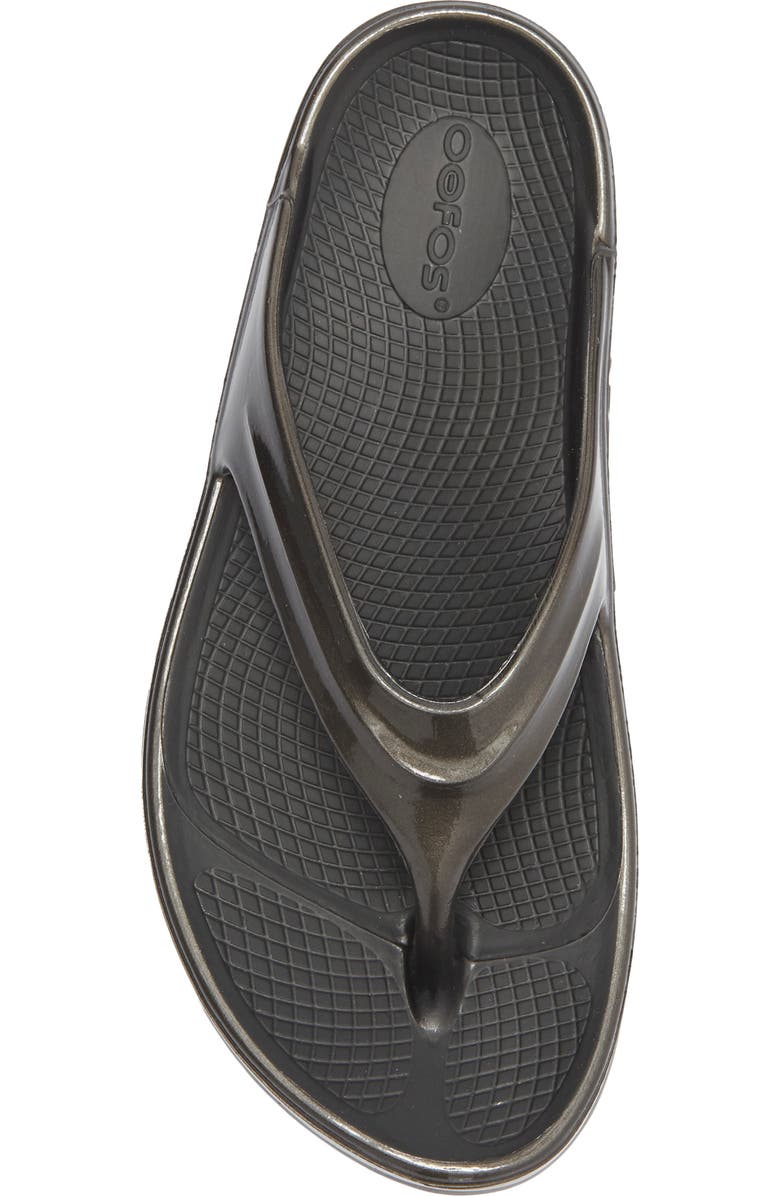 Oofos OOmega OOlala Luxe Flip Flop, Alternate, color, Black/ Titanium Mirror