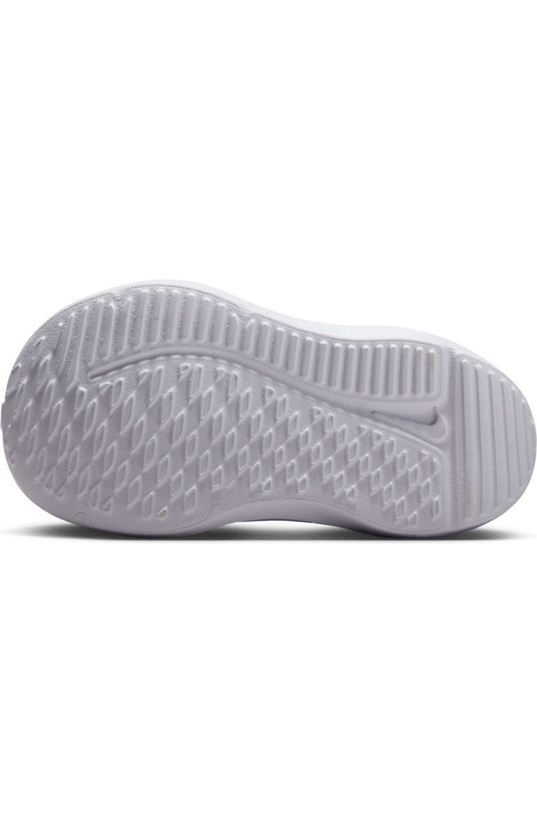 Nike Cosmic Runner Running Shoe, Alternate, color, 106 White/Black
