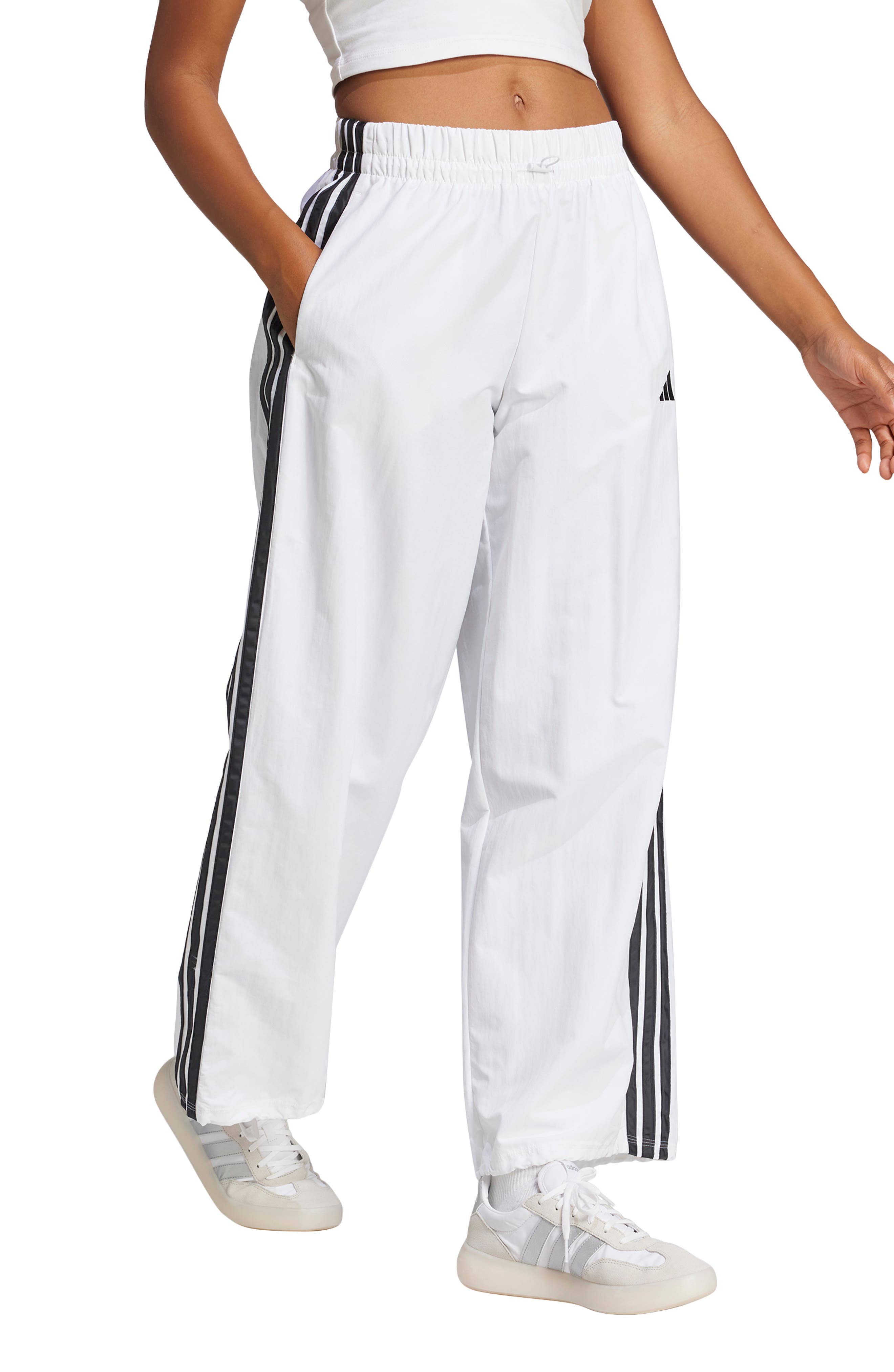 selected WHITE/ BLACK
