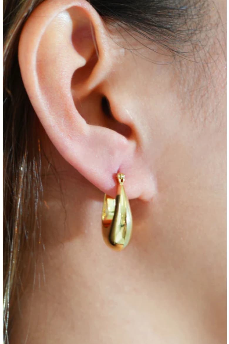 Chunky Huggie Hoop Earrings, Alternate, color, GOLD