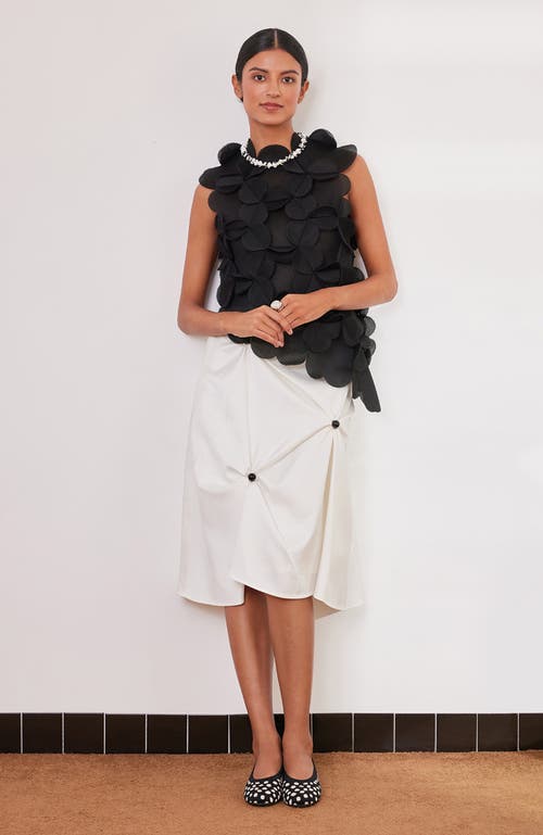 Vivaia Round-toe Flats In Black