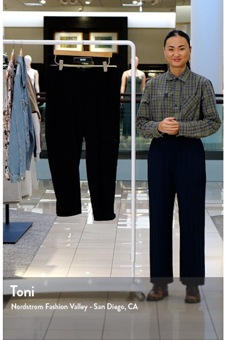Utility Crop Cargo Pants video