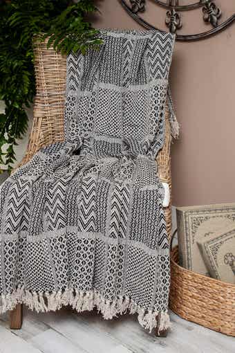 PARKLAND COLLECTION Shelly Transitional Beige 52" x 67" Woven Handloom Throw