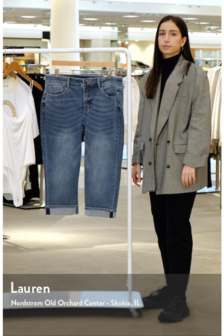 Marilyn Cuffed Capri Jeans video