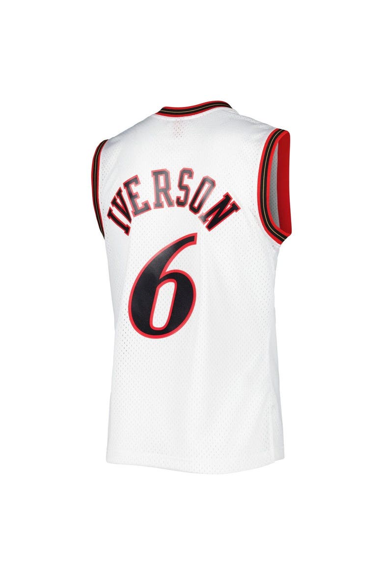 Men's Mitchell & Ness Allen Iverson White Philadelphia 76ers 2001/02 Hardwood Classics Swingman Jersey, Alternate, color, White