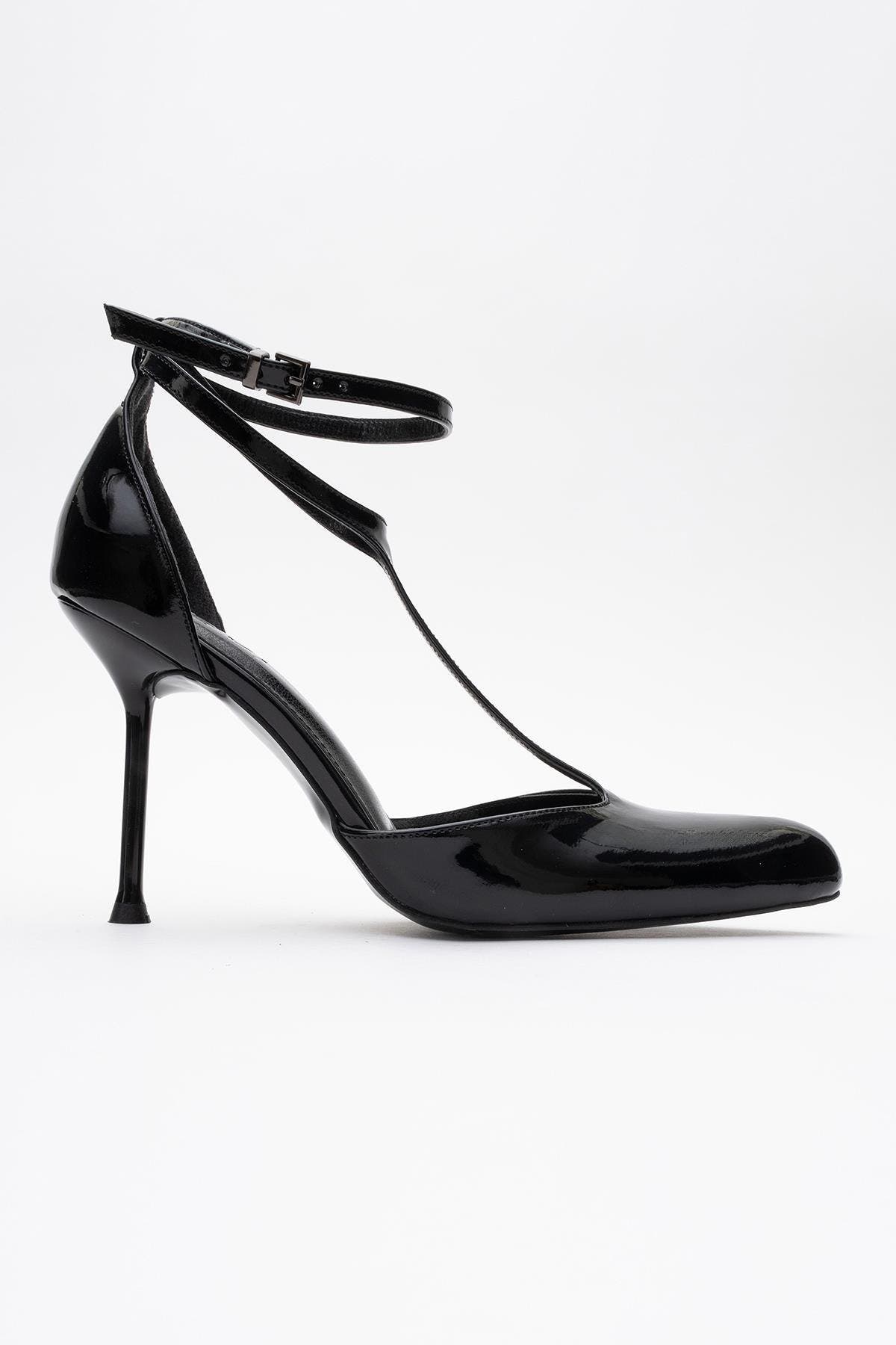 Prologue Shoes Jon T Strap Pump, Alternate, color, Black Patent