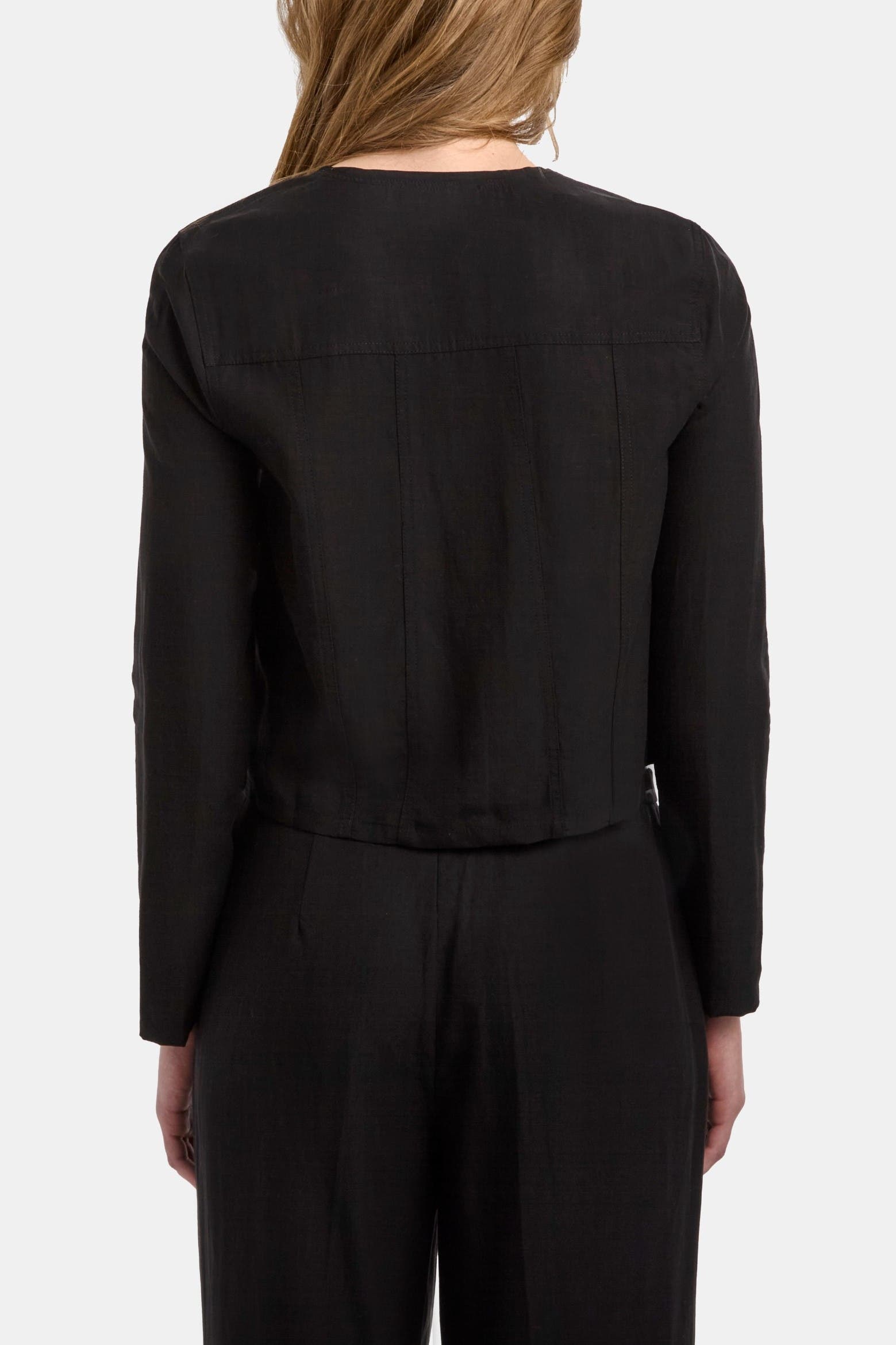 THE GOLDEN JACKET - image 2