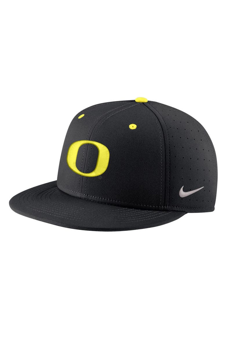Nike Men's Nike Black Oregon Ducks Aero True Baseball Performance Fitted Hat, Main, color,