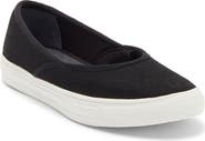 FUCHSIA <p>Crossover Sneaker Flat (Women)</p>