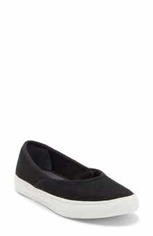 FUCHSIA <p>Crossover Sneaker Flat (Women)</p>