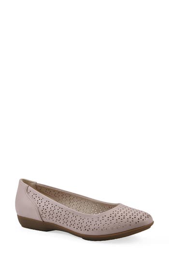 Cliffs By White Mountain Cindy Flat In Pale Pink Burnished Smooth