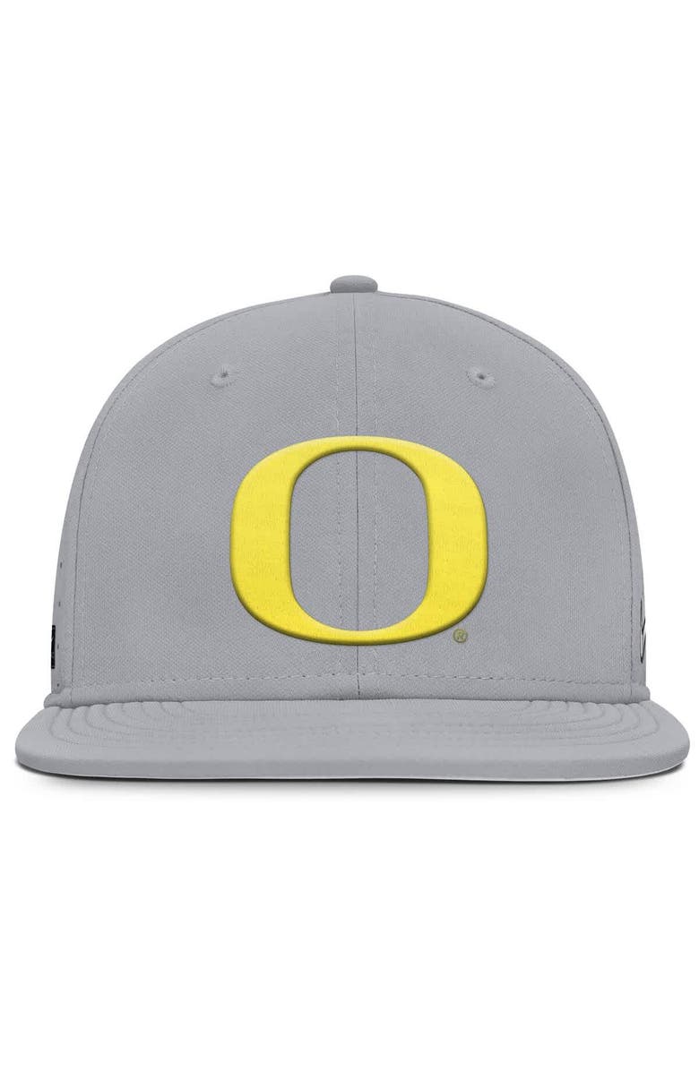 Nike Men's Nike Gray Oregon Ducks On-Field Dugout True Performance Fitted Hat, Alternate, color, Gray