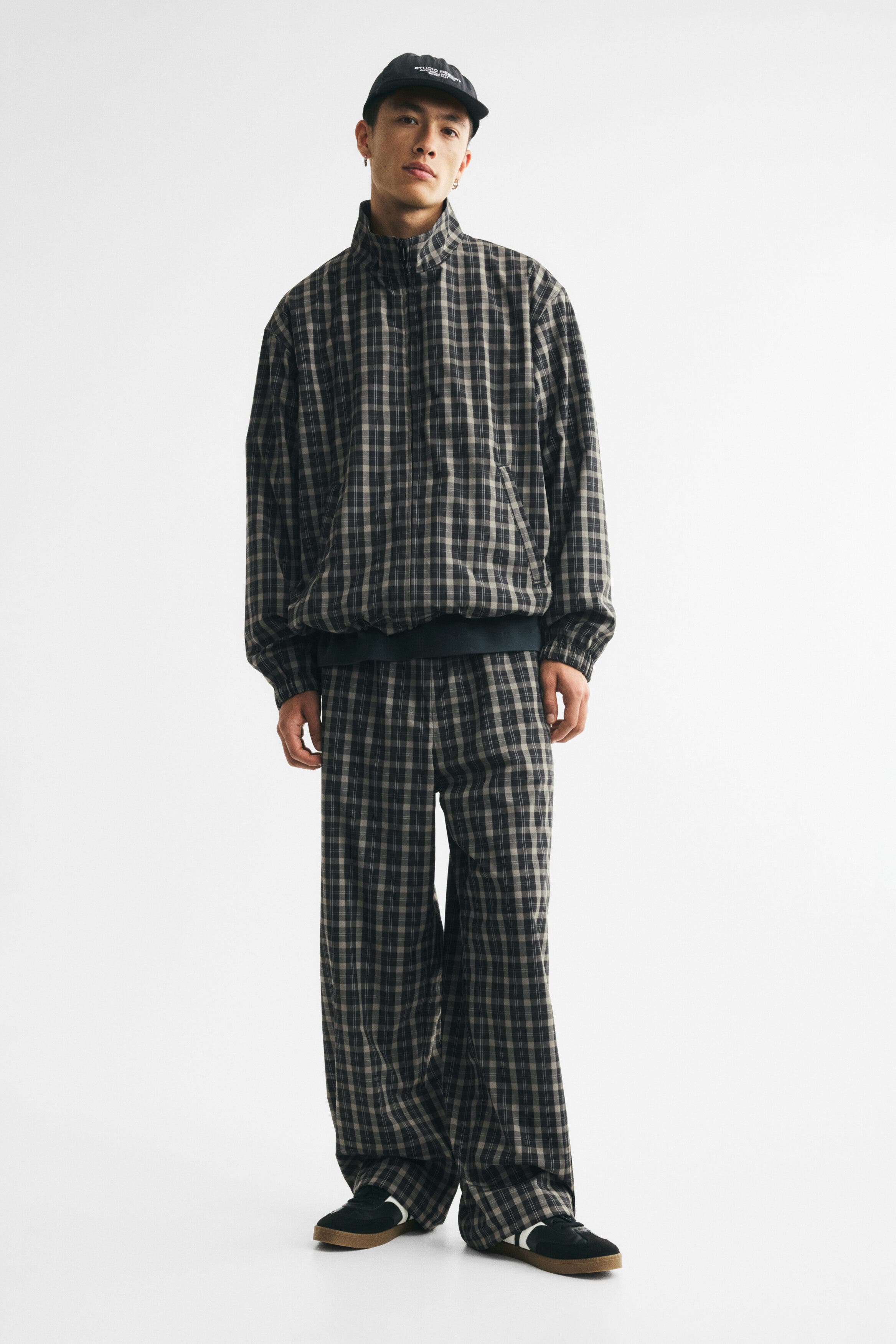 selected Light taupe/checked