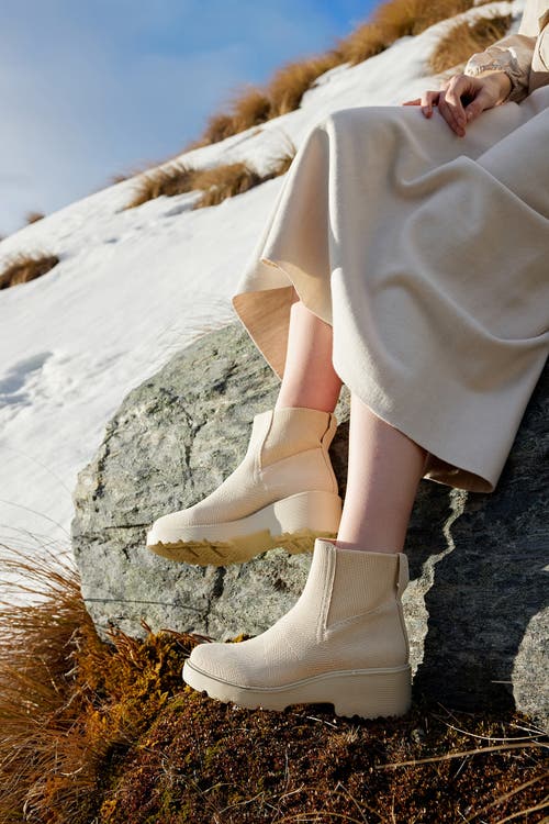 Vivaia Round-toe Chunky Platform Travel Boots In White