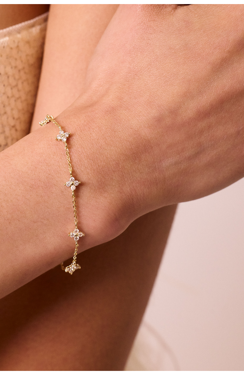 Electric Picks Bella Dainty Clover Bracelet, Alternate, color, Gold