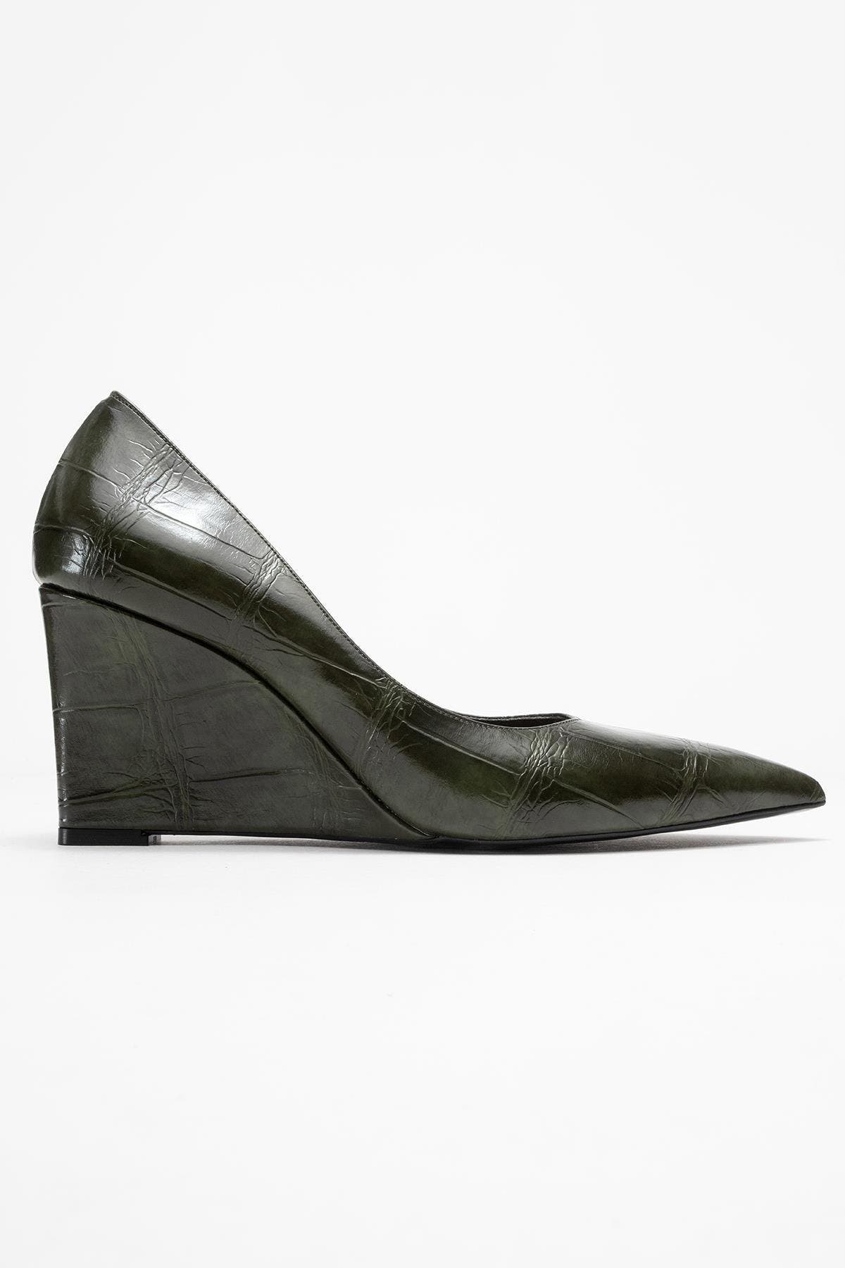 Puera Pointed Toe Wedge Pump, Alternate, color, Green Printed